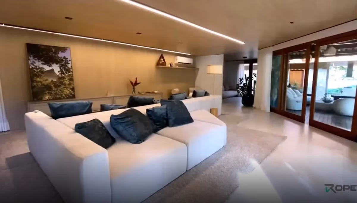 Mansão de Aline foi construída há dois anos