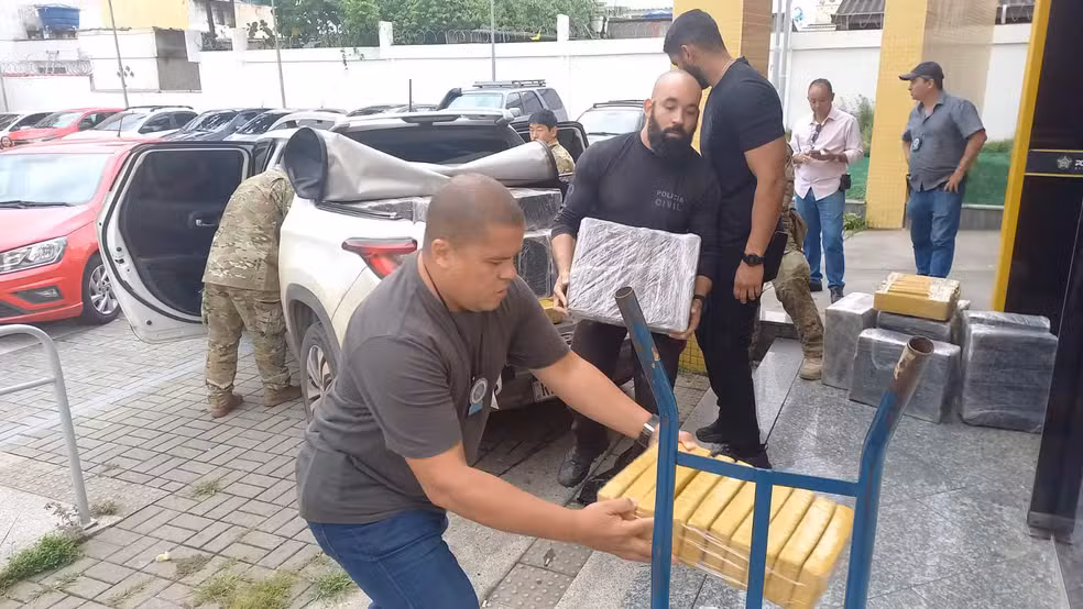 Mais de duas toneladas de maconha foram apreendidas em Duque de Caxias, RJ