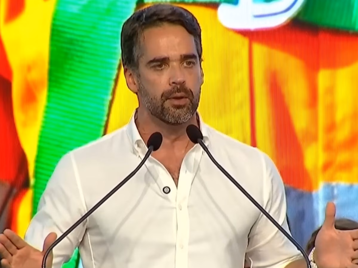 Governador do Rio Grande do Sul, Eduardo Leite (PSD), foi vaiado enquanto discursava em evento que marcou novos investimentos em navios no sul 