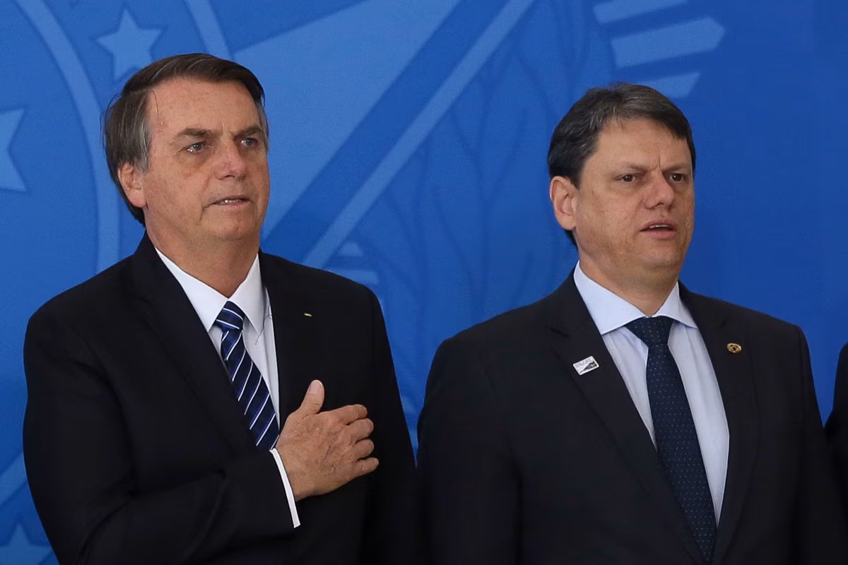 Após desistir de vê-lo hoje, Tarcísio se disse grato e leal a Bolsonaro após rusgas com Flávio