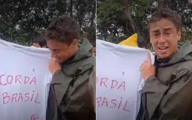 Nikolas Ferreira recebe camiseta escrita por Débora do batom 