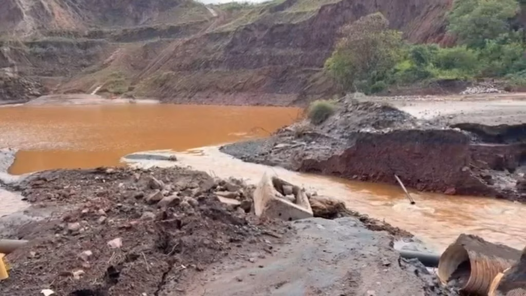 O rompimento aconteceu por volta das 5h30 da manhã. 