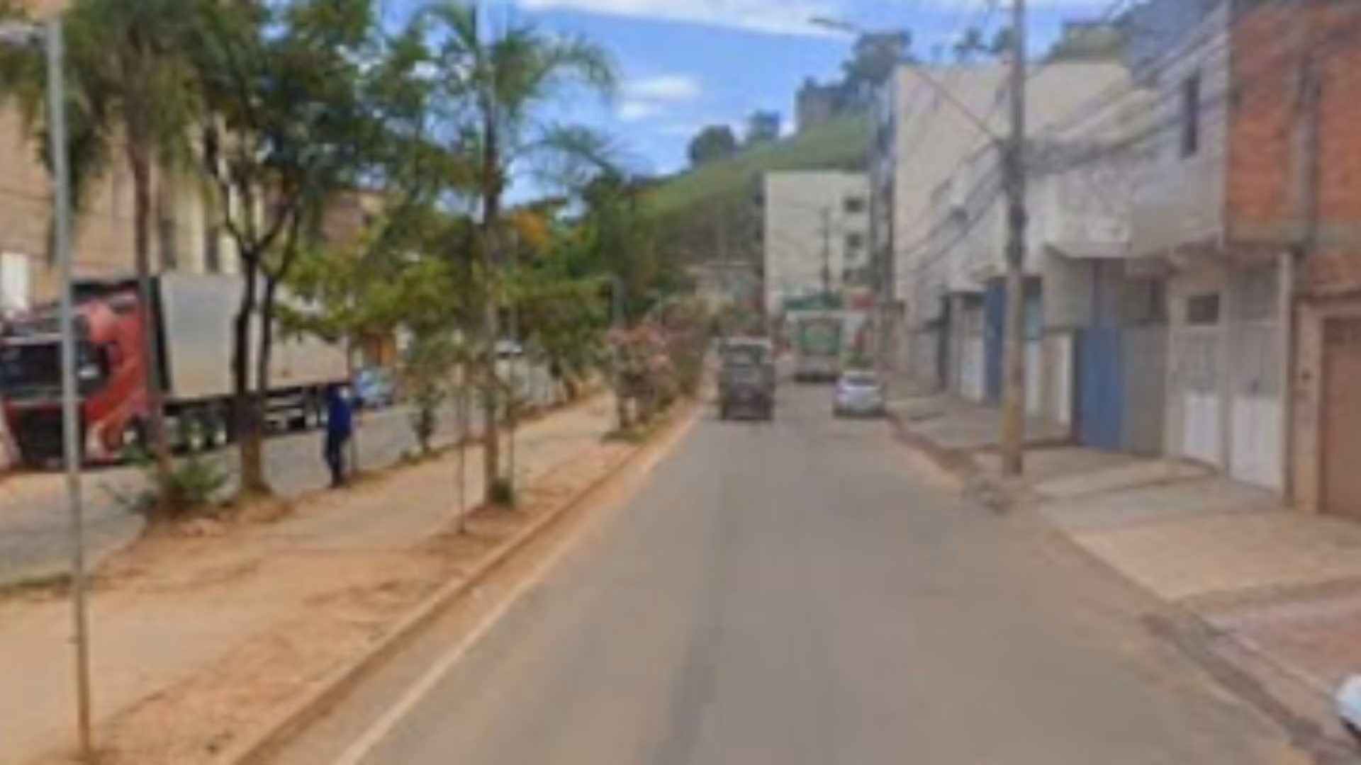 Em seguida, ele passou a agredir a filha do casal, uma adolescente de 14 anos, e, ao tentar defender a jovem, a mãe também foi agredida