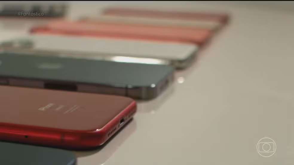 Polícia devolve às vítimas celulares roubados em São Paulo