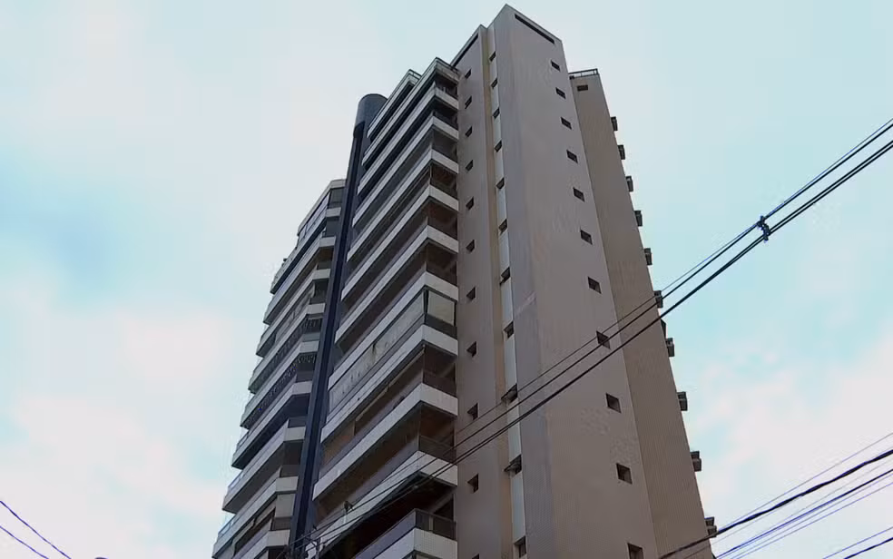 Prédio no Centro de Ribeirão Preto, SP, onde criança caiu do 10º andar e sobreviveu