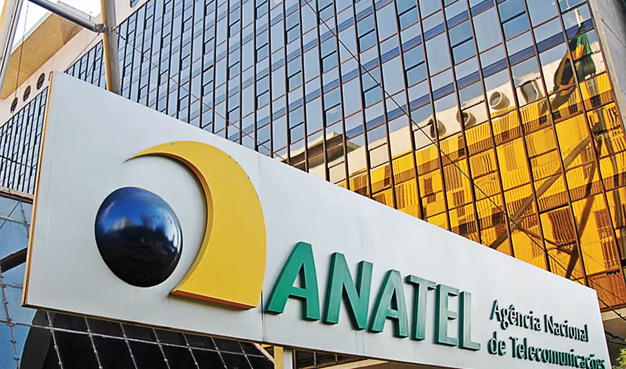 RIGOR - Anatel: a agência amplia o combate à venda de produtos não aprovados&nbsp;(APC/Anatel//) 

