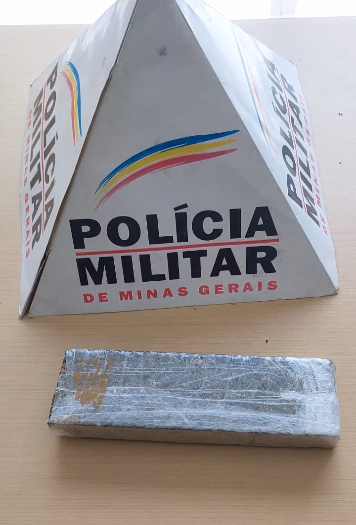 PM apreende barra de maconha e prende suspeito durante rastreamento de celular furtado em Ipatinga
