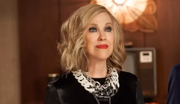 Catherine O'Hara venceu o prêmio de Melhor Atriz em série de comédia por Schitt's Creek no Globo de Ouro  