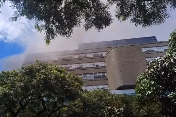 Incêndio atinge prédio do Instituto do Coração em São Paulo