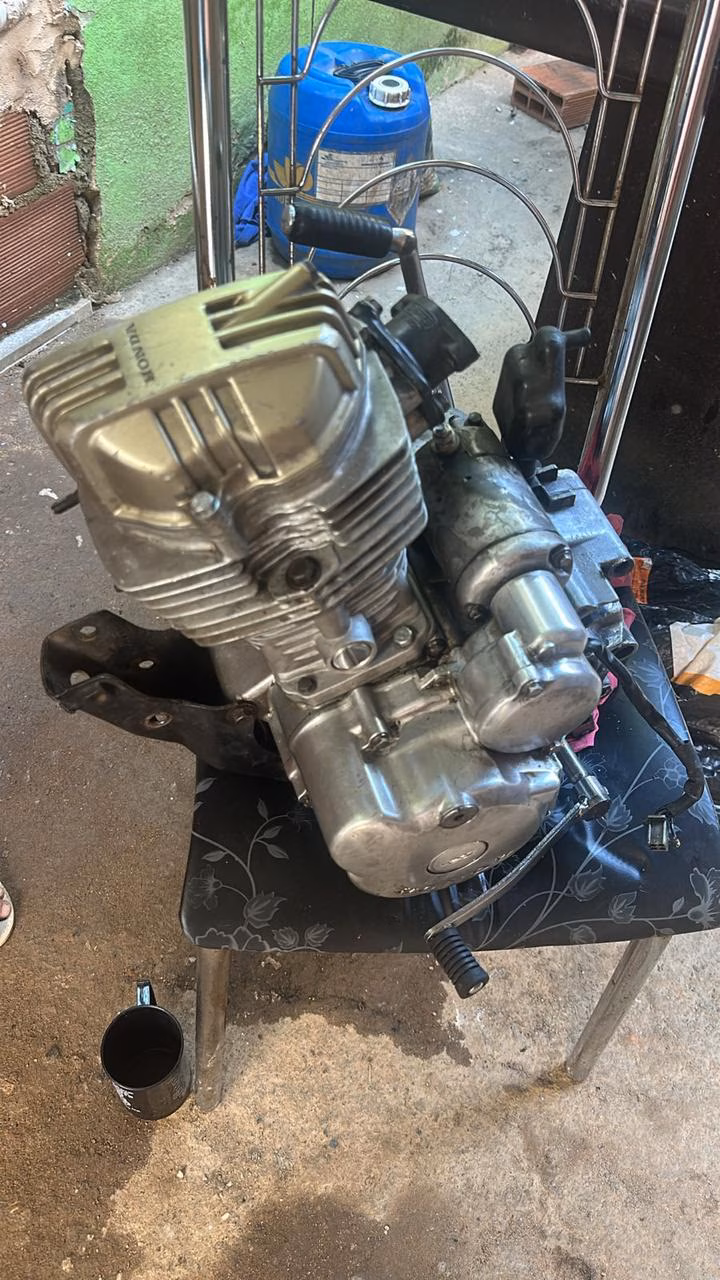 Diante da situação, o homem recebeu voz de prisão e foi conduzido à Delegacia de Plantão de Ipatinga, junto com o material apreendido