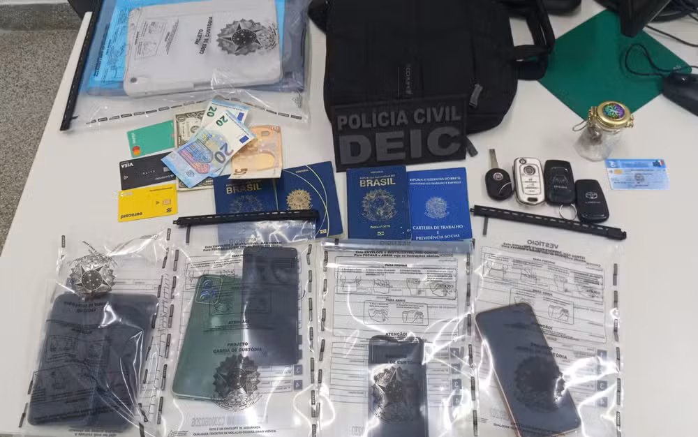 Celulares, passaportes, veículos e documentos foram apreendidos durante prisão de vereador