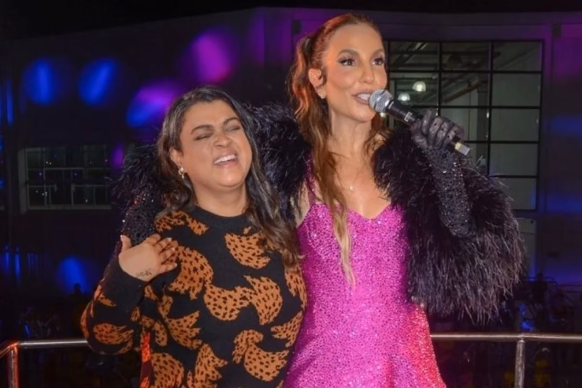 Ivete Sangalo homenageia Preta Gil e canta Sinais de Fogo em Salvador