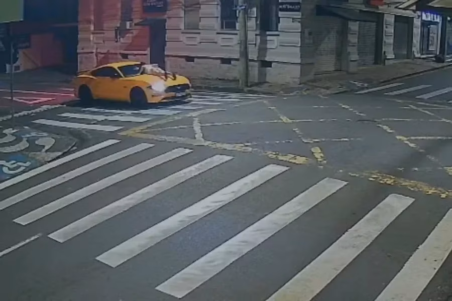 O caso ocorreu em Ponta Grossa (PR), na madrugada desse domingo (15/2). O suspeito acabou liberado após pagar fiança