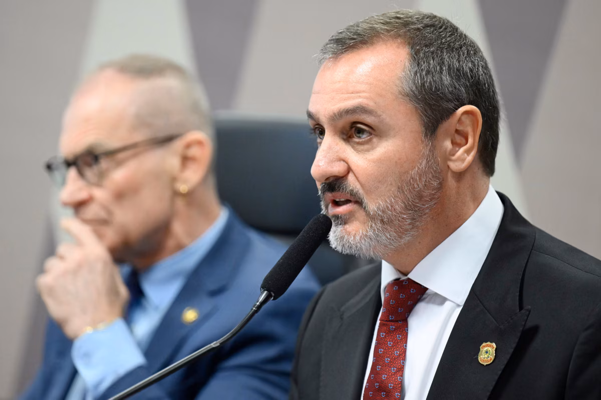 Andrei (à dir.) projeta que PF deve concluir a investigação do Master sem pedir uma nova prorrogação ao STF