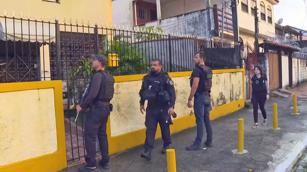 Policiais civis cumprem mandado na Operação Pueri in Periculum