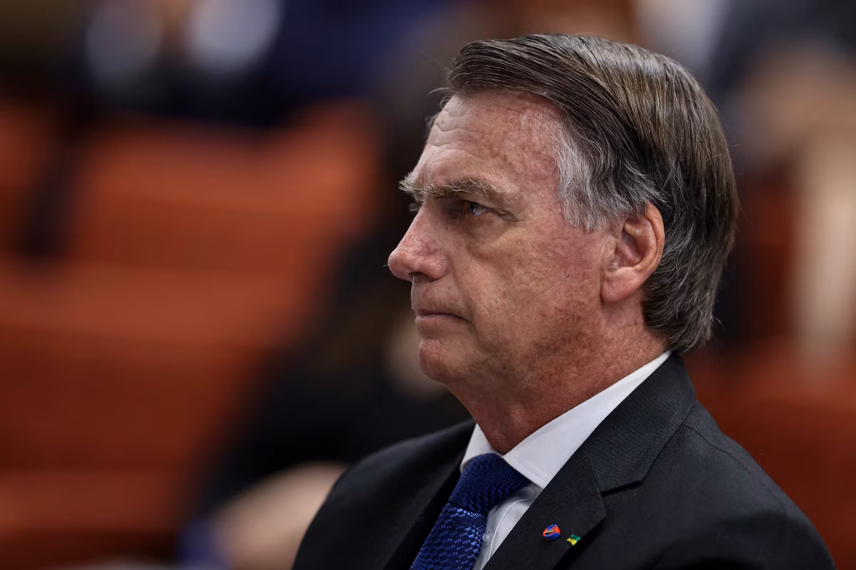 Bolsonaro seria submetido ao tratamento à noite, antes de dormir, fora dos horários permitidos para visitas à Papudinha