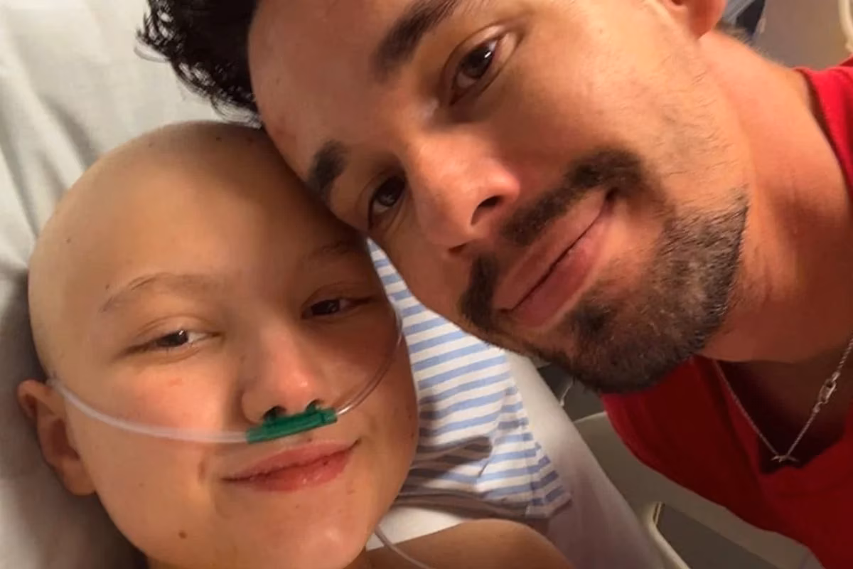 Lucas Borbas publicou uma selfie no Instagram, na madrugada desta quarta-feira (25/2), durante uma viagem a Londrina, no Paraná