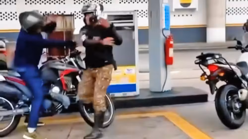 Militar dá tapa em motociclista