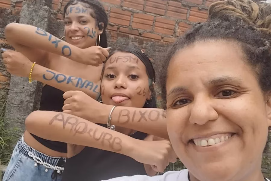 Mãe conquista doutorado enquanto filhas entram em universidade pública