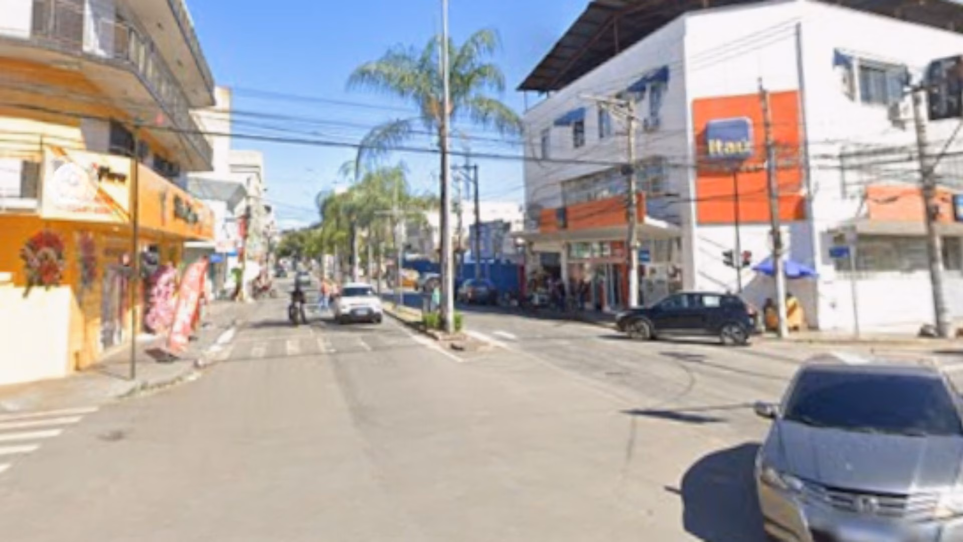 O suspeito foi localizado e abordado, e a vítima foi levada ao local, onde reconheceu o homem como autor do furto, mesmo diante da negativa dele em relação à participação no crime