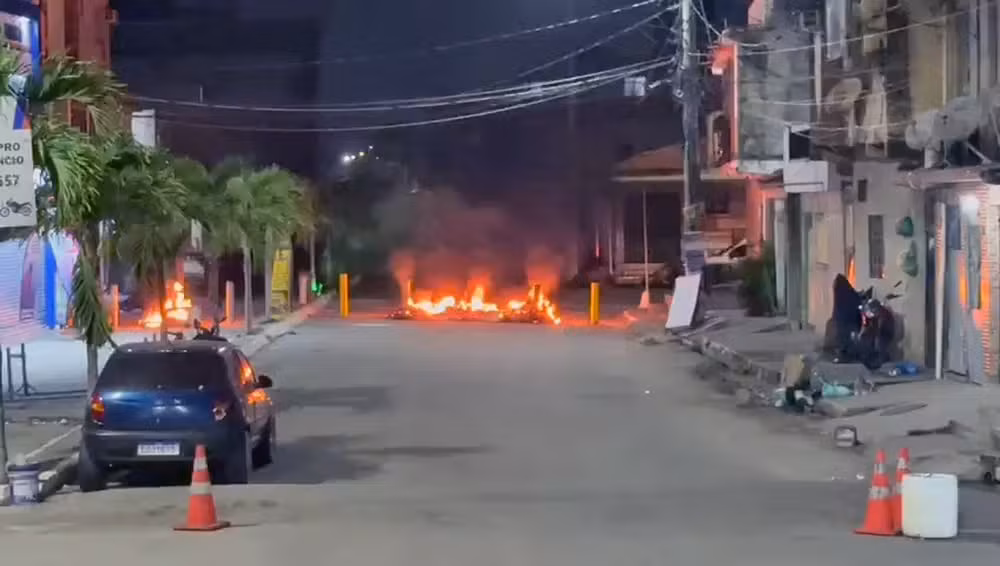 Barricada em chamas na Maré