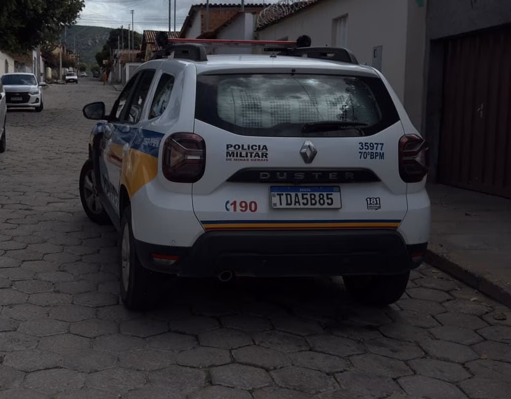 De acordo com a ocorrência, registrada por volta das 17h40, os militares foram acionados após a denúncia de uma tentativa de roubo tendo como alvo o adolescente, que caminhava pela via quando foi abordado pelo suspeito.