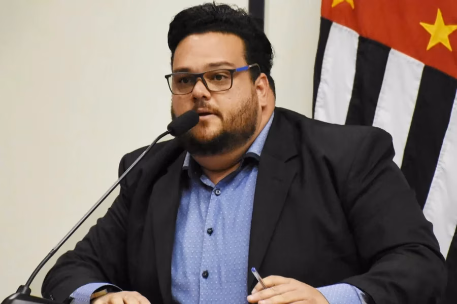 Vereador Lincoln Fernandes, de Ribeirão Preto, é acusado de recolher parte do salário de assessores, prática conhecida como “rachadinha”.