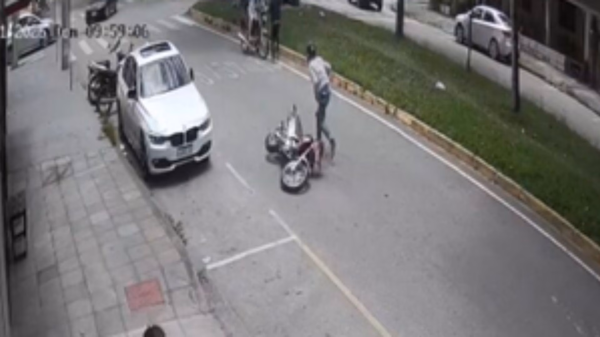 Durante a ação, uma das vítimas foi agredida com uma coronhada na cabeça.