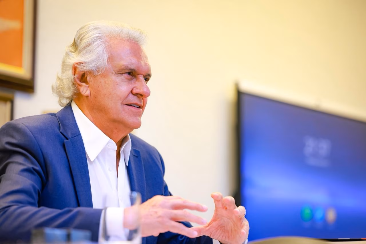 Caiado reage ao apoio de Bolsonaro ao filho: 'minha candidatura não nasce de indicação'