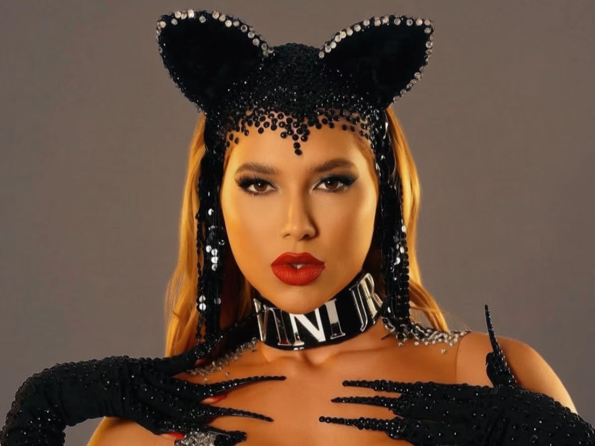 Virginia se inspira em Luma de Oliveira e usa coleira com nome de Vini Jr.