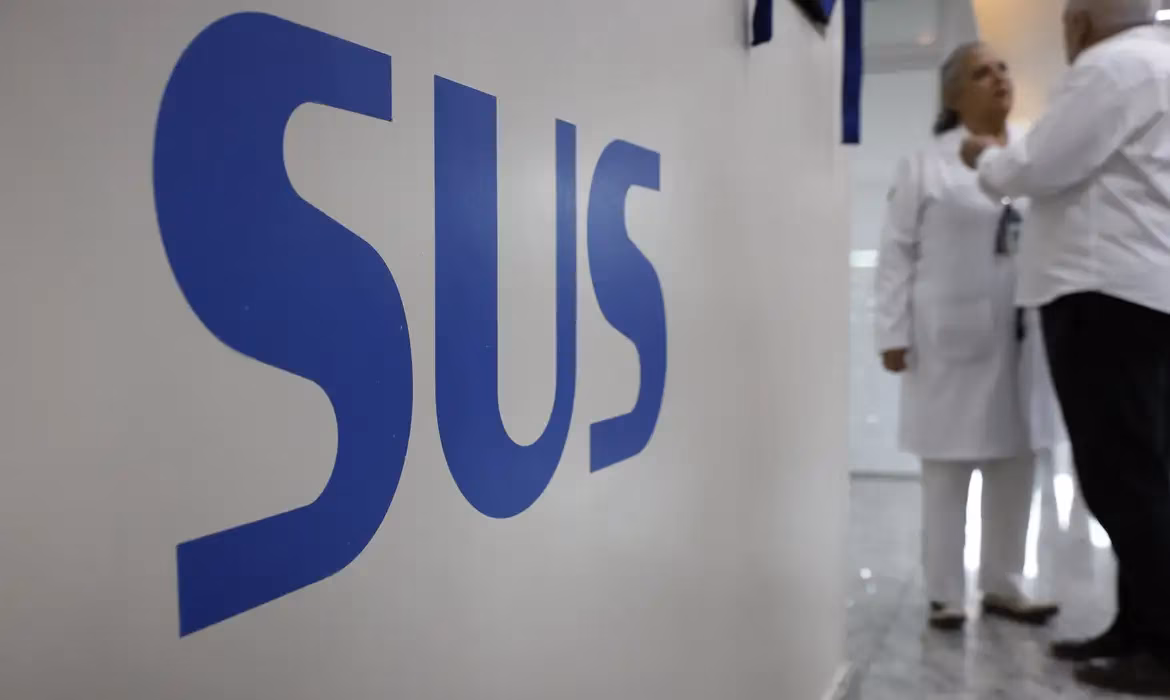 Medida prevê ampliação do financiamento federal da residência e edital para contratar médicos especialistas para o sistema público