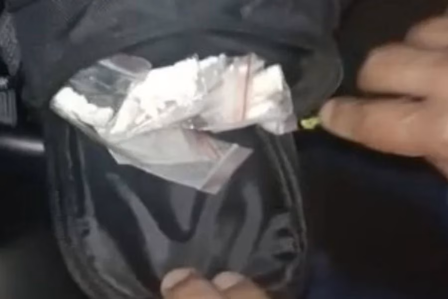 Suspeito foi pego distribuindo drogas em academia no interior de São Paulo. Autoridades apreenderam porções de cocaína e dinheiro vivo