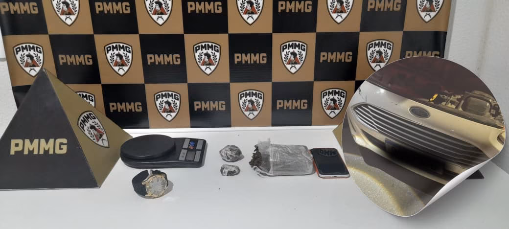 Militares em patrulhamento avistaram o veículo saindo do imóvel denunciado, conduzido pelo homem indicado nas informações iniciais. Ao receber ordem de parada, o motorista não obedeceu e fugiu em alta velocidade por diversas vias do bairro Recanto Verde, tentando escapar da abordagem.