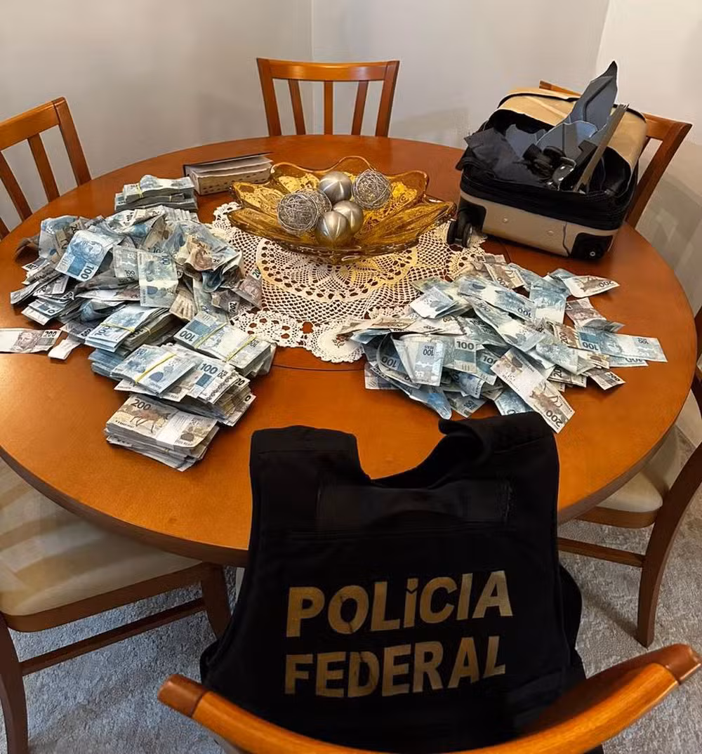 PF faz nova fase da Operação Barco de Papel