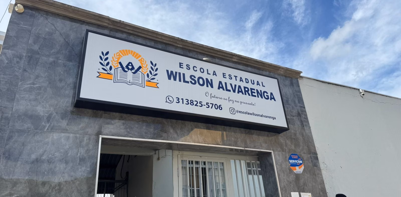 Fundada em 1975, a Escola Estadual Wilson Alvarenga atende alunos dos anos iniciais e finais do ensino fundamental e conta com uma equipe de 58 servidores.