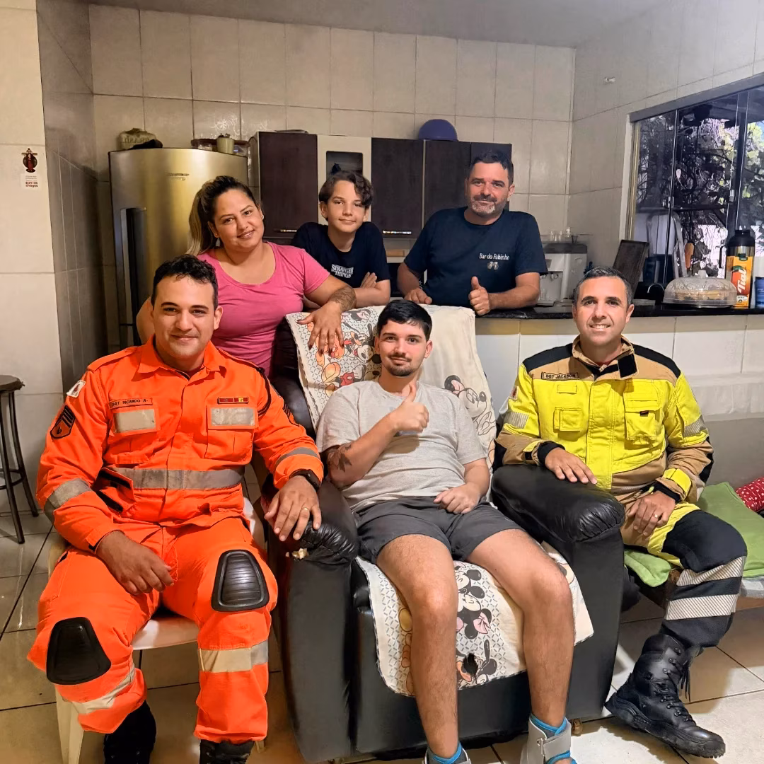 Cada movimento passou a ser calculado para evitar qualquer vibração capaz de desestabilizar ainda mais a estrutura, que permanecia em situação frágil no barranco.