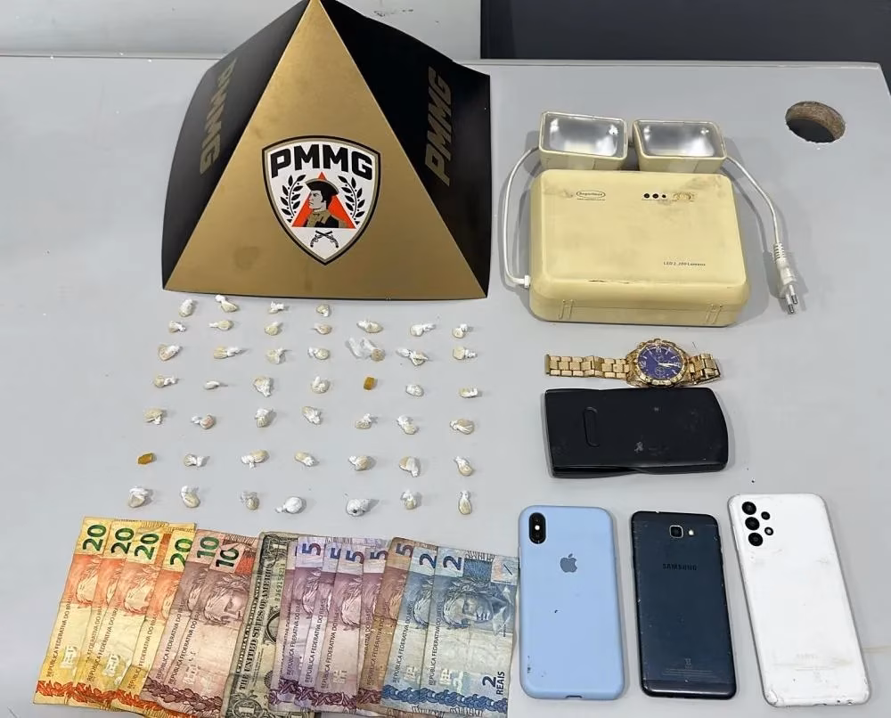 A intensa circulação de pessoas no local chamou a atenção das equipes, que decidiram realizar a abordagem.