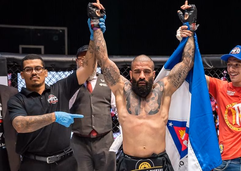 Thiago Naja do Vale do Aço disputa o mundial de muay thai