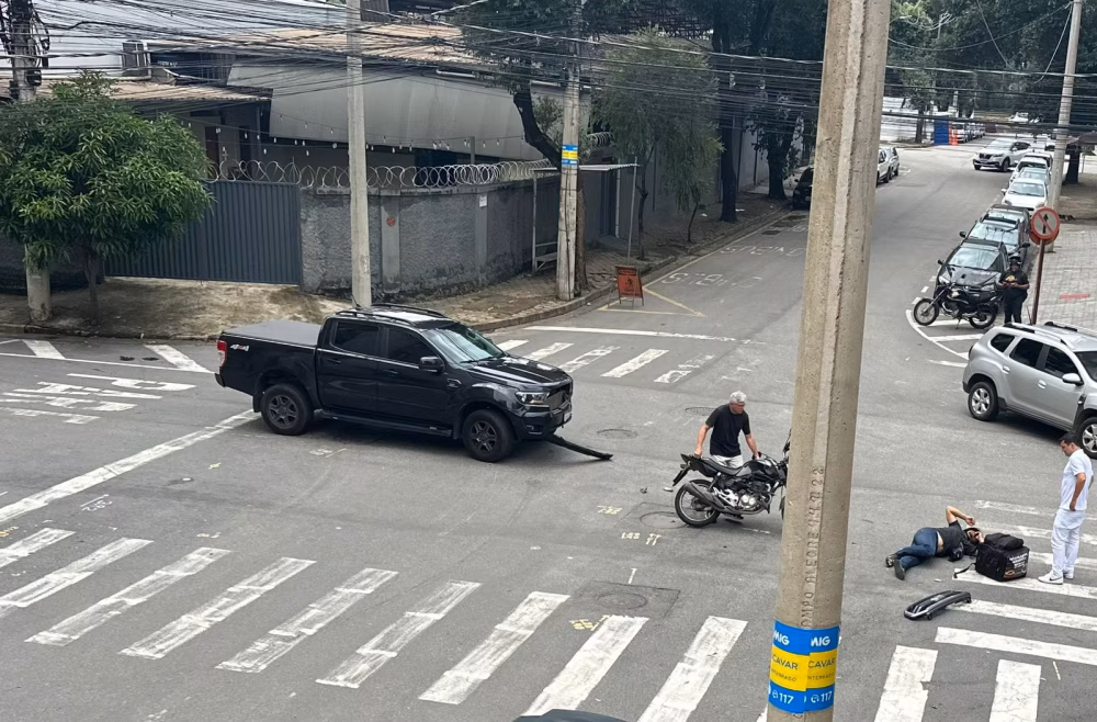 Motorista levado a moto da vítima