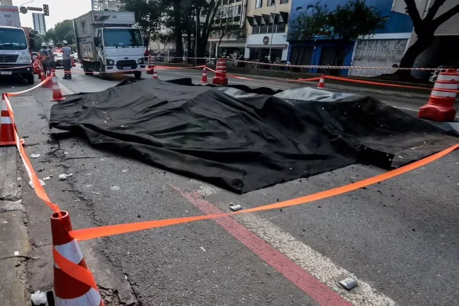 Segundo o Corpo de Bombeiros, a explosão aconteceu por volta das 22h30 desse domingo (1º/3). Rua da Consolação segue com interdições