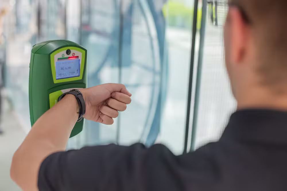 Pagamento de passagens por meio da aproximação de celulares e relógios estava suspenso desde 2024.