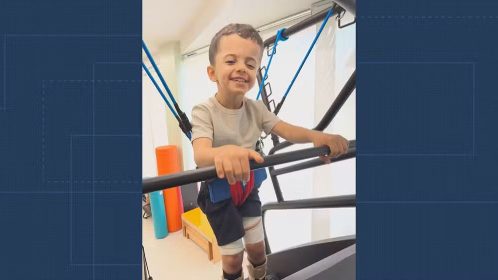 Benício, de 6 anos, tem hidrocefalia, paralisia cerebral e autismo