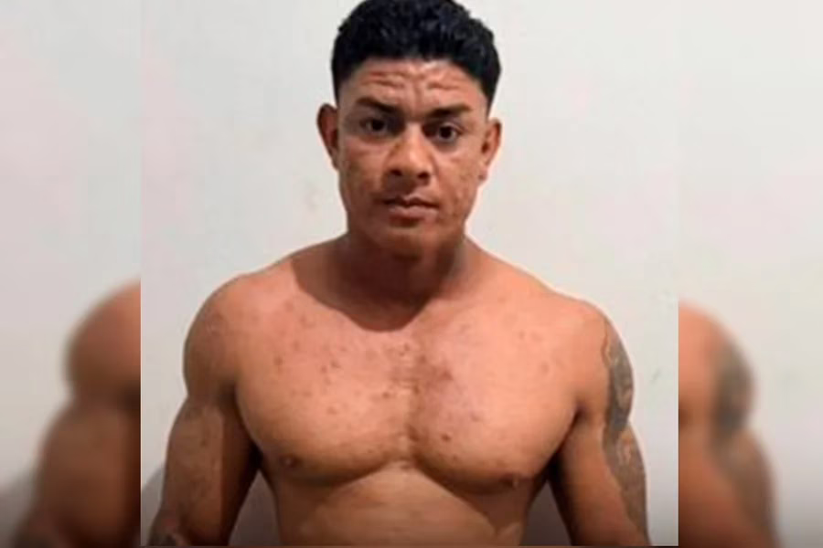 A namorada estava com um mototaxista quando o personal causou um acidente. Ela caiu do veículo e passou a ser agredida