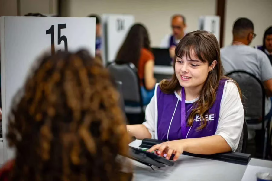 Mais de 14 mil vagas de estágio e jovem aprendiz estão disponíveis no país. Oportunidades são em áreas, cidades e níveis de ensino diversos