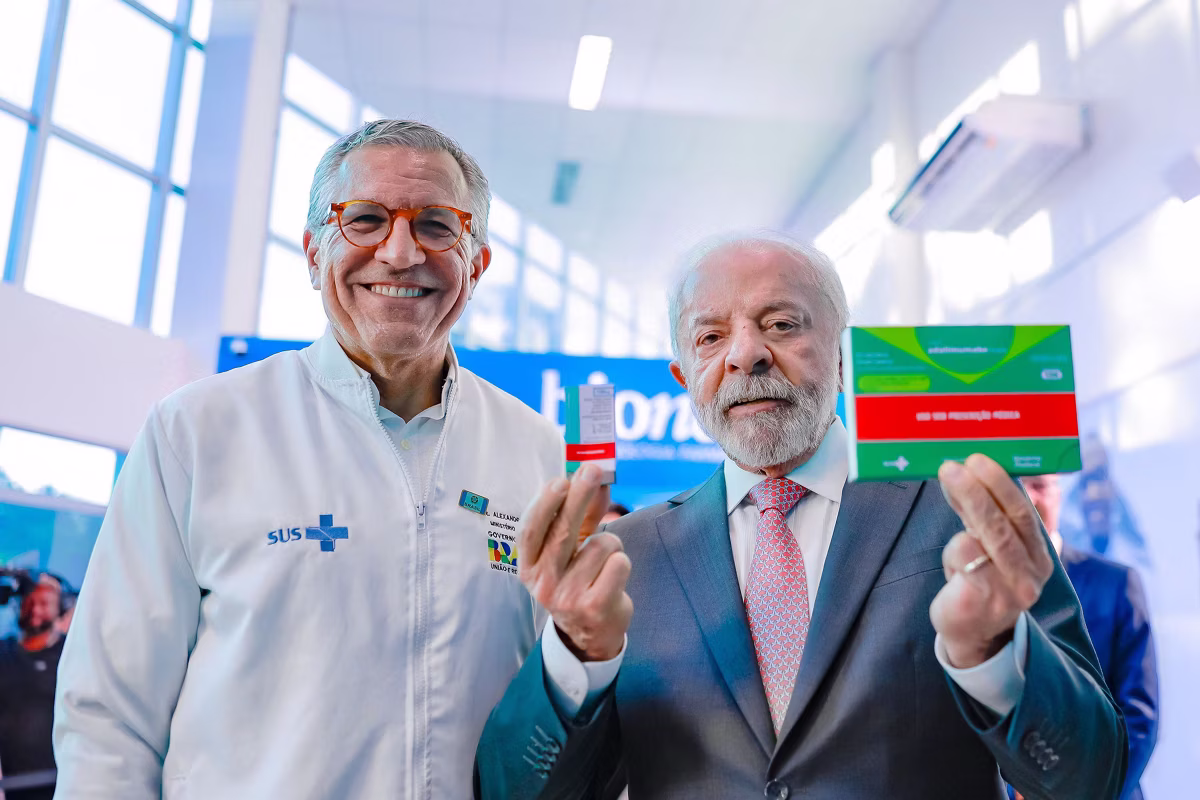 Presidente Lula e ministro da Saúde, Alexandre Padilha, visitam indústria de biotecnologia