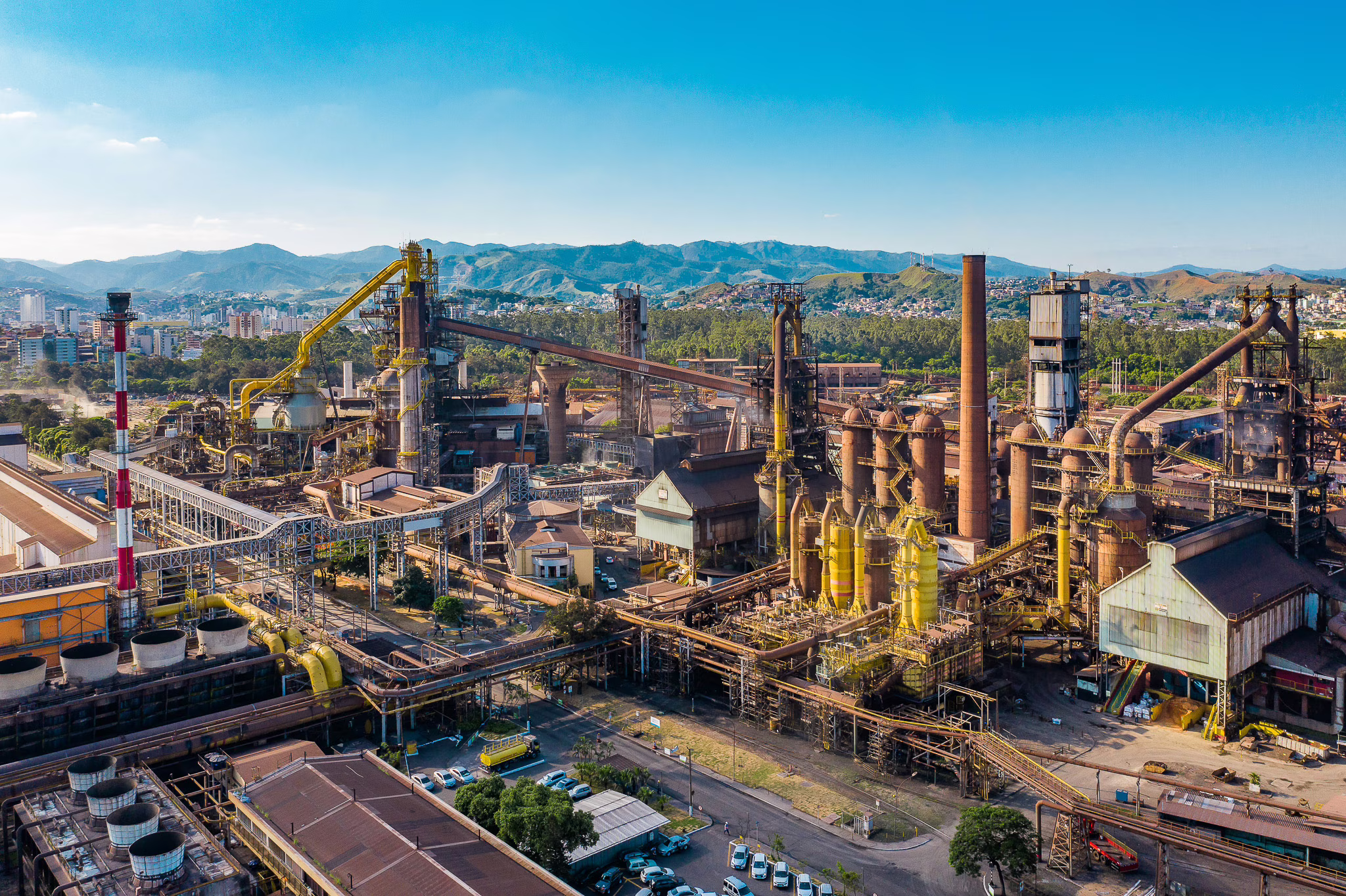 Em nota oficial, a Usiminas informou que está prestando apoio aos familiares e amigos da vítima e manifestou pesar pela morte do funcionário.