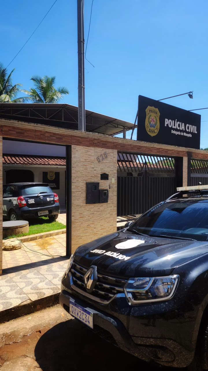 A apuração também indicou que, após a criança relatar os abusos a familiares, parte do núcleo familiar passou a defender a suspeita e a constranger a vítima para que não levasse o caso ao conhecimento das autoridades, o que caracteriza o crime de coação no curso do processo.