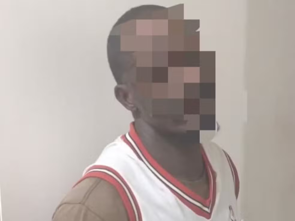 Mesmo com a recusa da vítima, criminoso deitou-se ao lado dela, desferiu golpes de facada e a estuprou, na madrugada desta quinta-feira (12), no bairro Santana, em Araraquara (SP).