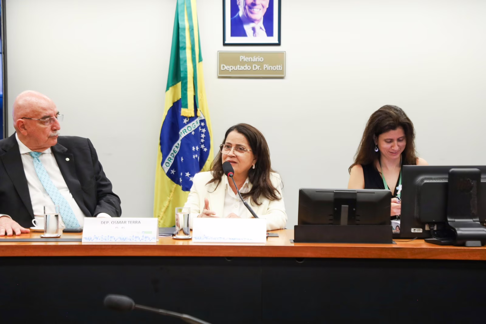 Nesse contexto, a deputada agradeceu ao partido e aos colegas pelo apoio e pela confiança em seu nome para ocupar uma função que ela considera fundamental na estrutura de cuidado com a população, com atenção especial aos menos favorecidos