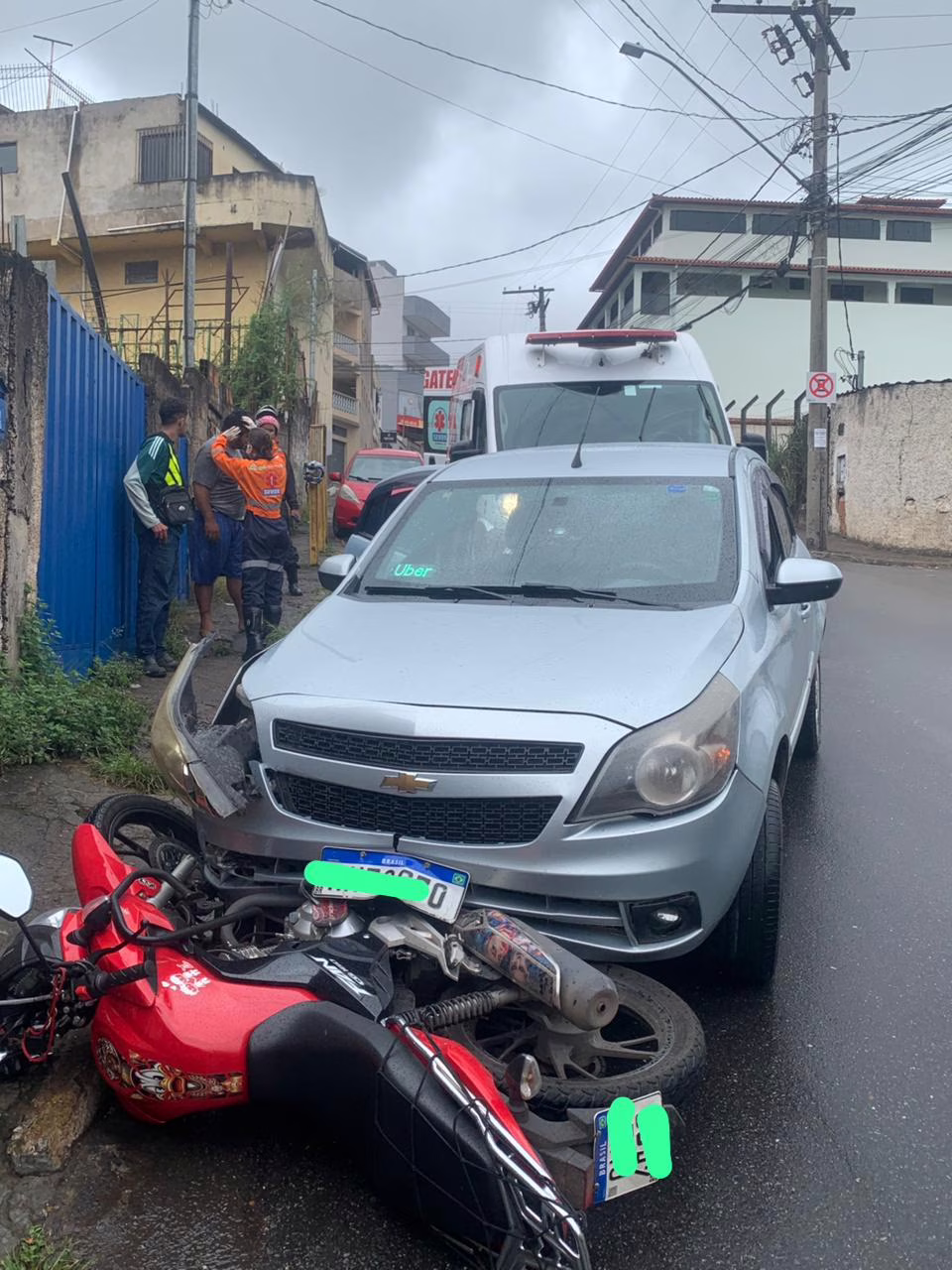 A equipe do SEVOR realizou os primeiros atendimentos no local, seguindo o protocolo de imobilização padrão, e encaminhou a vítima ao Hospital Margarida. O homem foi levado consciente para a unidade de saúde, onde passaria por exames mais detalhados e avaliação da equipe médica de plantão.
